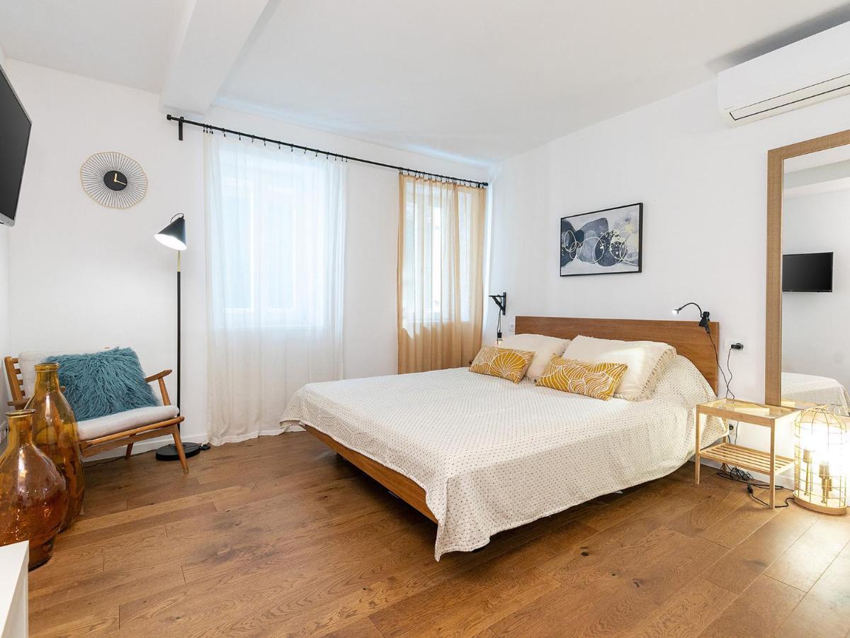 Stylish Studio Apartment By Irundo Rovinj Exterior photo