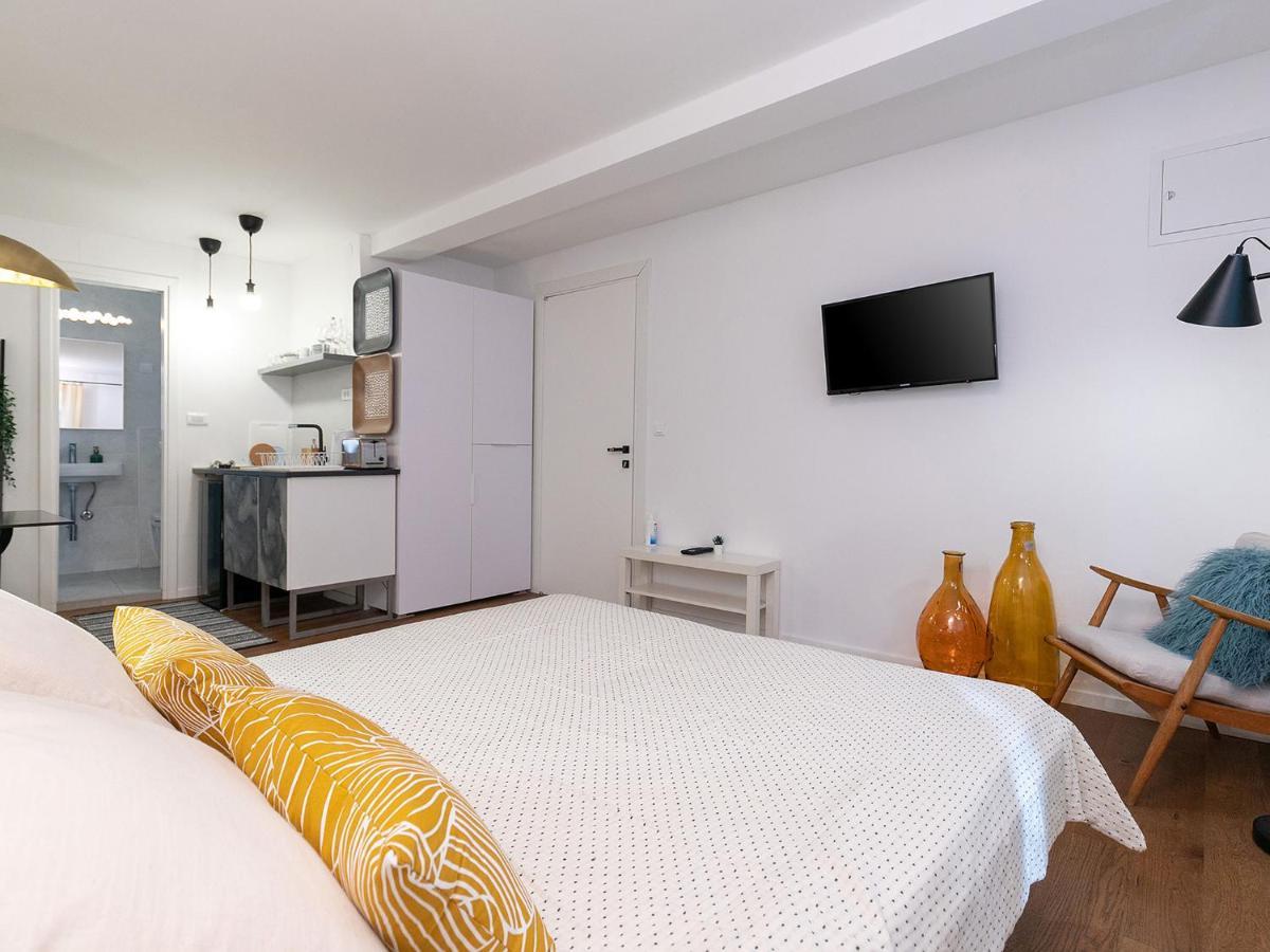 Stylish Studio Apartment By Irundo Rovinj Exterior photo