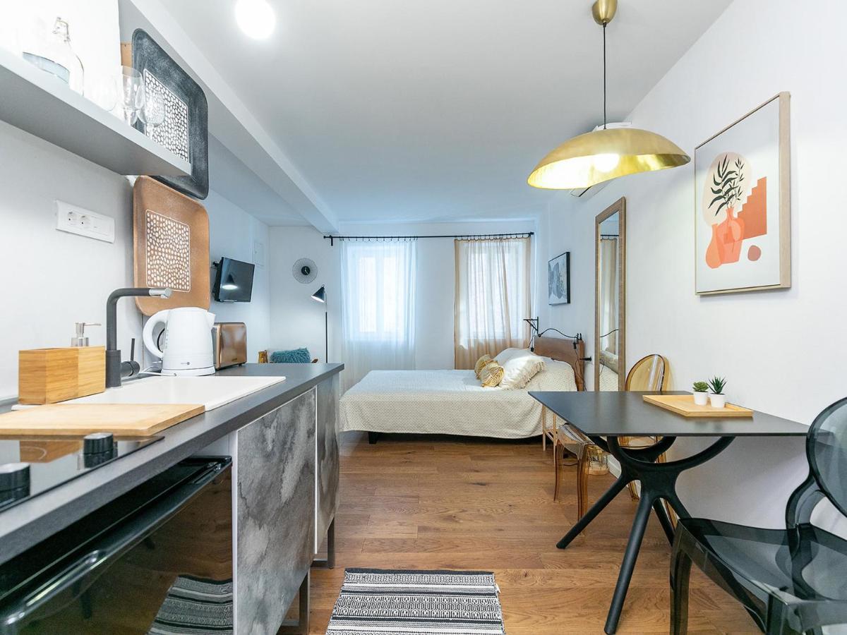 Stylish Studio Apartment By Irundo Rovinj Exterior photo