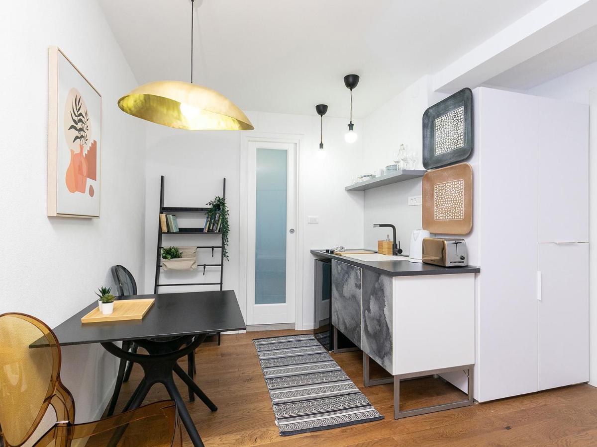 Stylish Studio Apartment By Irundo Rovinj Exterior photo